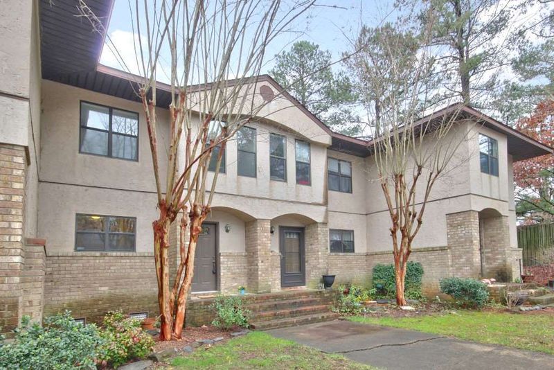 210 Plaza Dr #2, Chapel Hill, NC 27517