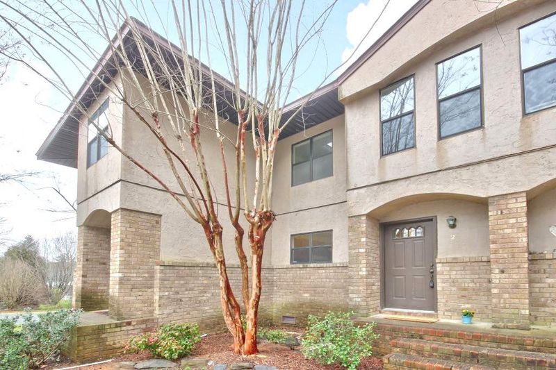210 Plaza Dr #2, Chapel Hill, NC 27517