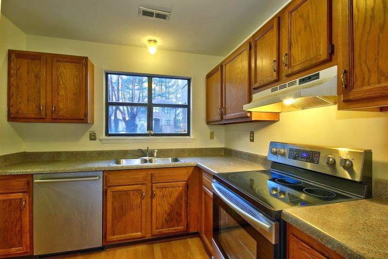 210 Plaza Dr #2, Chapel Hill, NC 27517