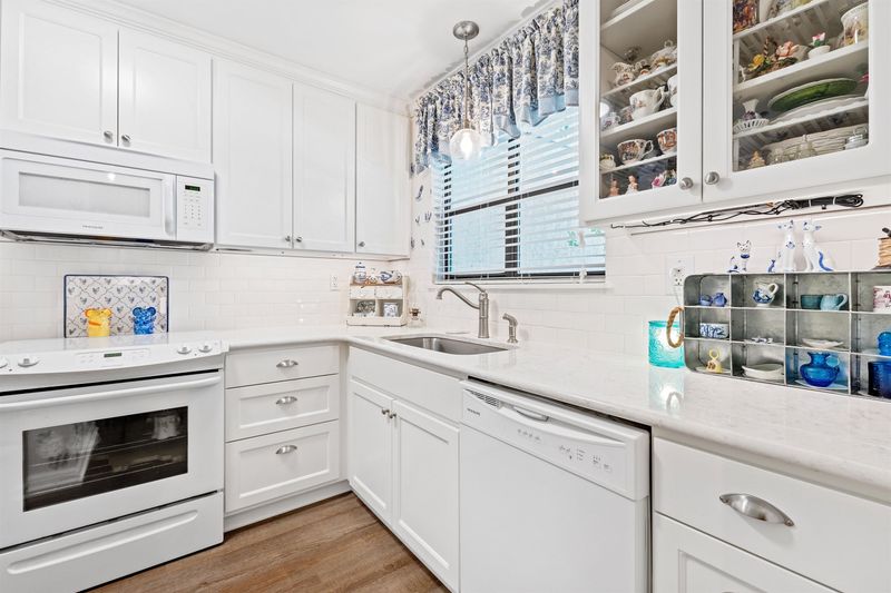 210 Plaza Dr #3, Chapel Hill, NC 27517