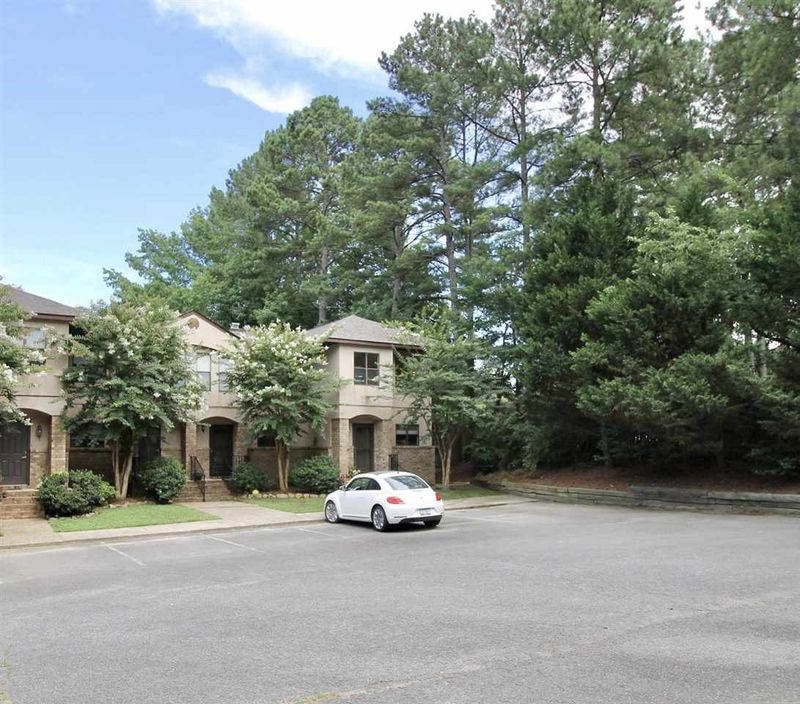 210 Plaza Dr #4, Chapel Hill, NC 27517