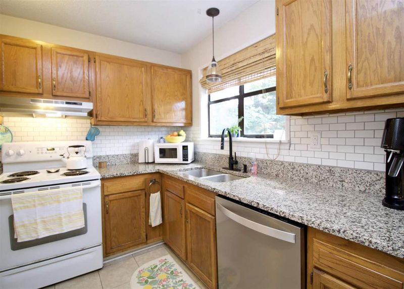 210 Plaza Dr #4, Chapel Hill, NC 27517