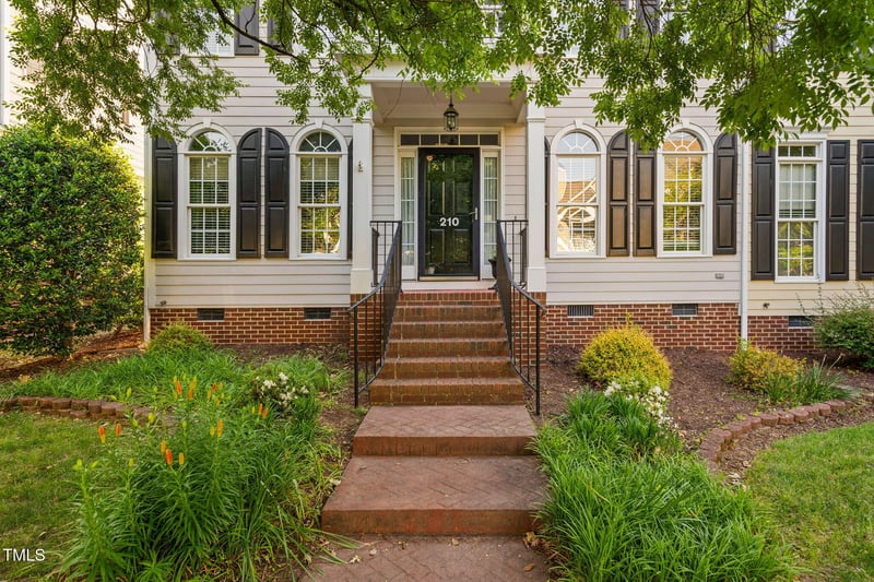 210 Presidents Walk Ln, Cary, NC 27519
