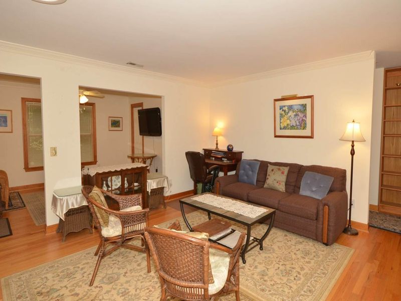 210 Pritchard Ave, Chapel Hill, NC 27516
