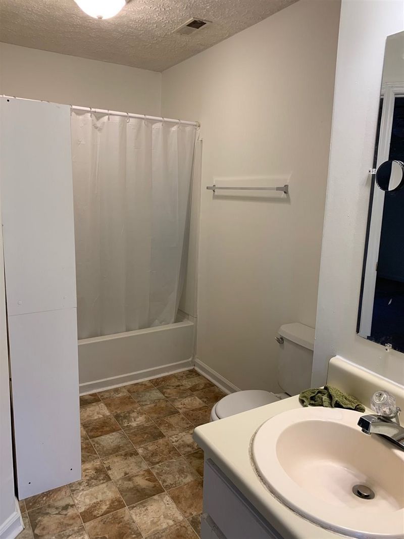 210 Rosebrooks Dr, Cary, NC 27513