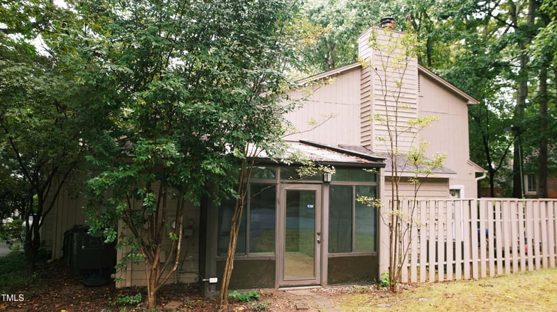 210 Twin Oaks Pl, Cary, NC 27511