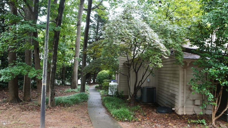 210 Twin Oaks Pl, Cary, NC 27511