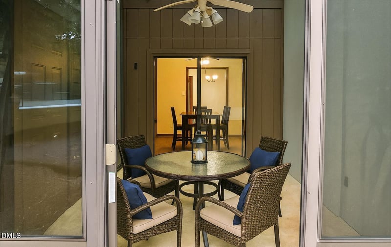 210 Twin Oaks Pl, Cary, NC 27511