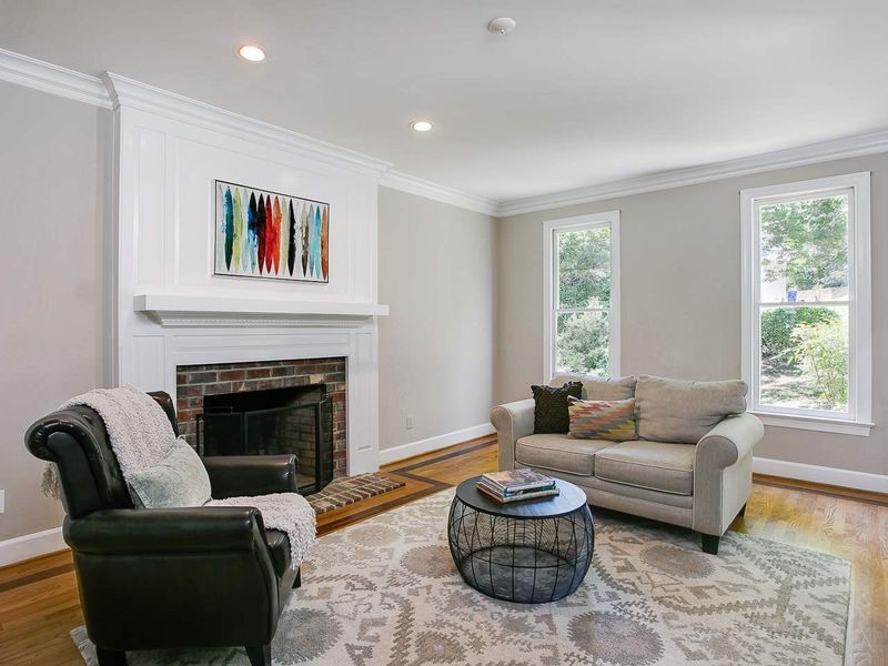 210 Westbury Dr, Chapel Hill, NC 27516