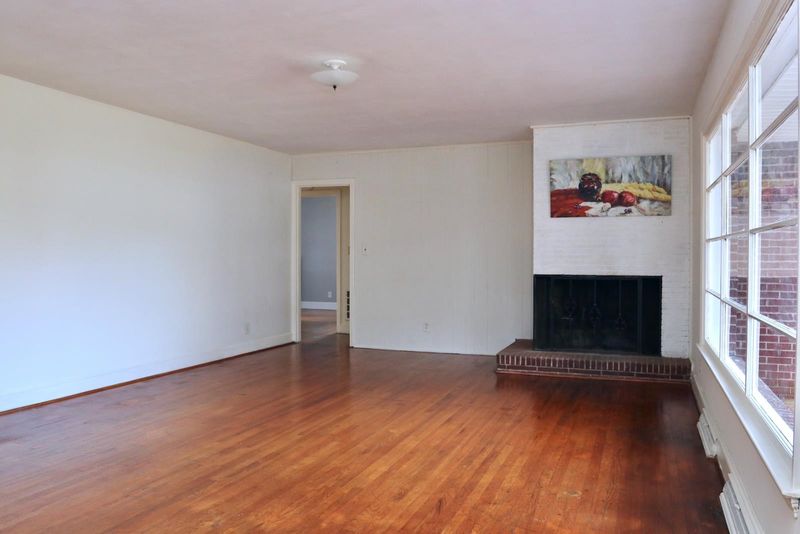 210 Williamson St, Burlington, NC 27215