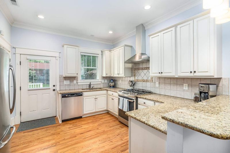 2100 W Knox St, Durham, NC 27705