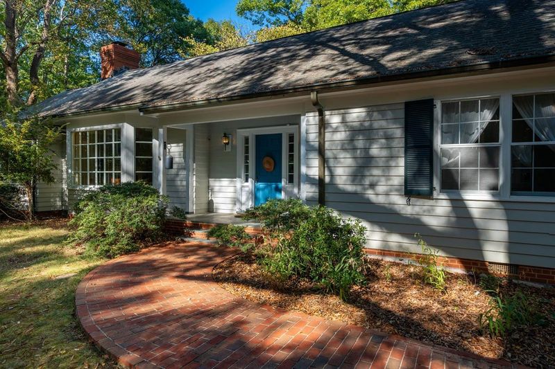 2100 Markham Dr, Chapel Hill, NC 27514