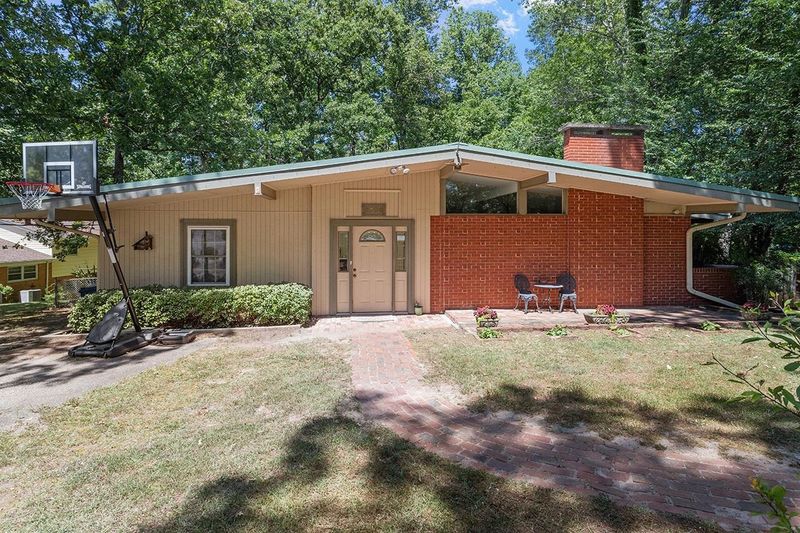 2100 Sutphin Dr, Sanford, NC 27330