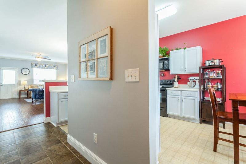 2100 Turtle Point Dr, Raleigh, NC 27604