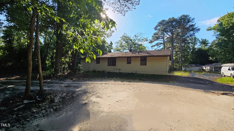 2100 Webb St, Selma, NC 27576