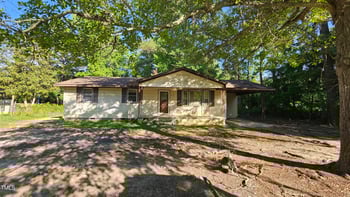 2100 Webb St, Selma, NC 27576
