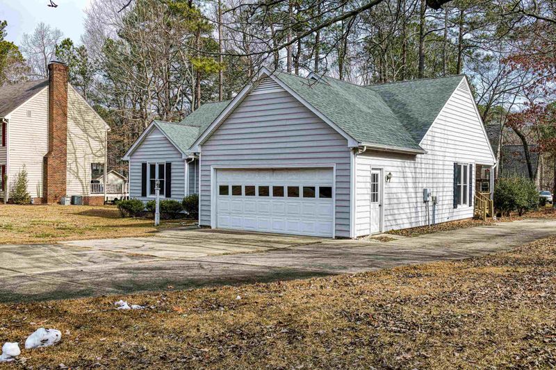 2101 Bridgeport Cir, Sanford, NC 27330