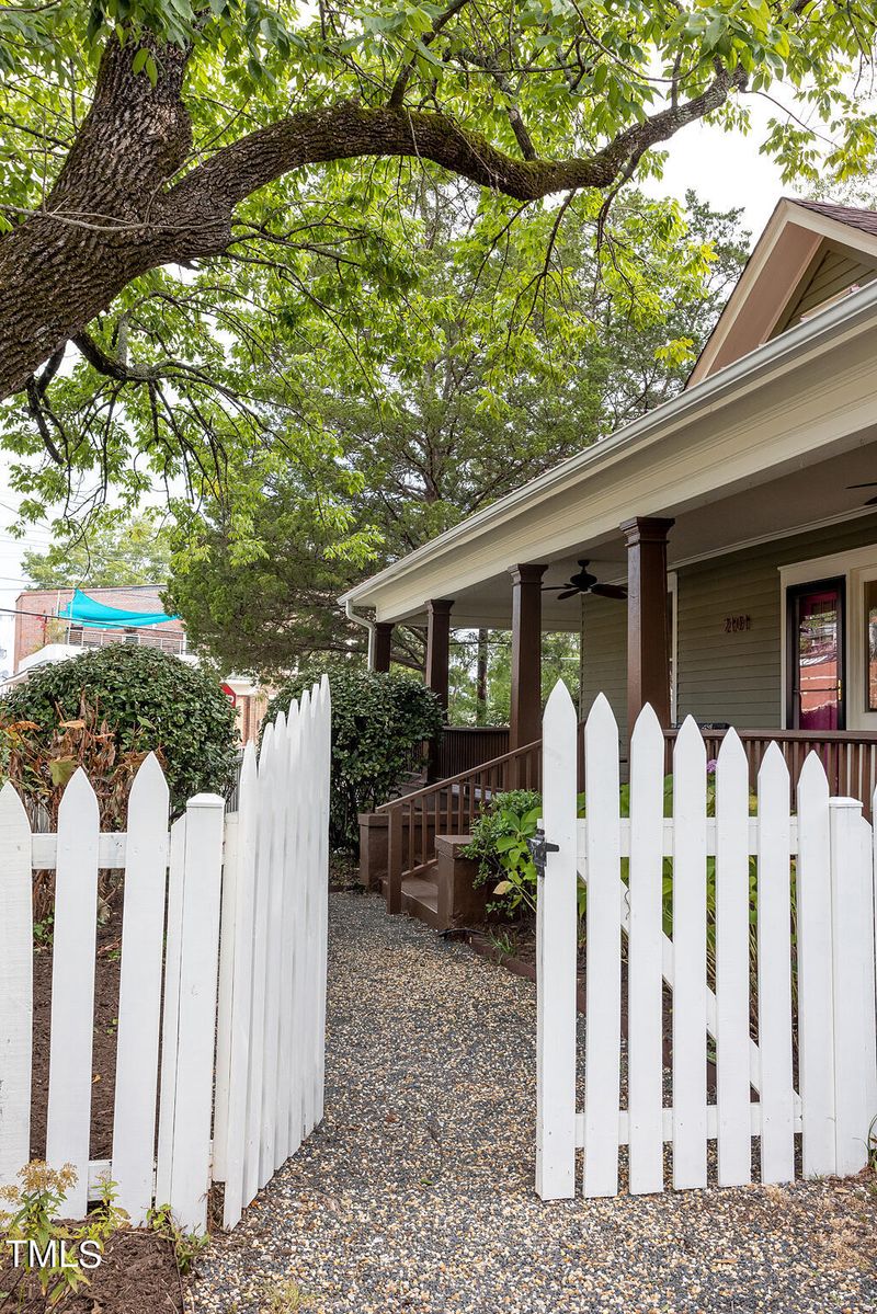 2101 Chapel Hill Rd, Durham, NC 27707