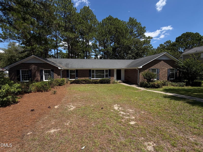 2101 Fordham Dr, Fayetteville, NC 28304
