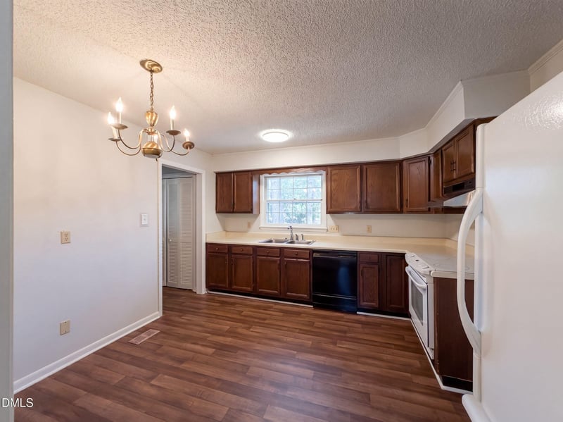 2101 Fordham Dr, Fayetteville, NC 28304