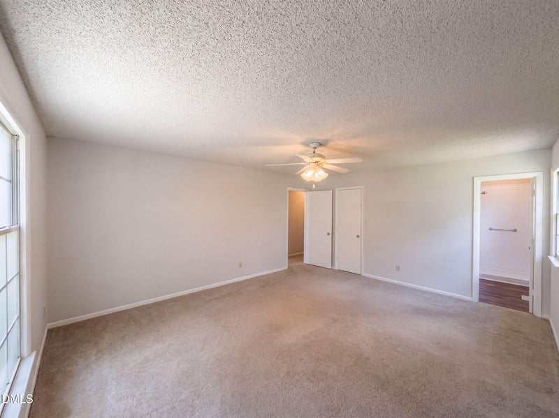 2101 Fordham Dr, Fayetteville, NC 28304