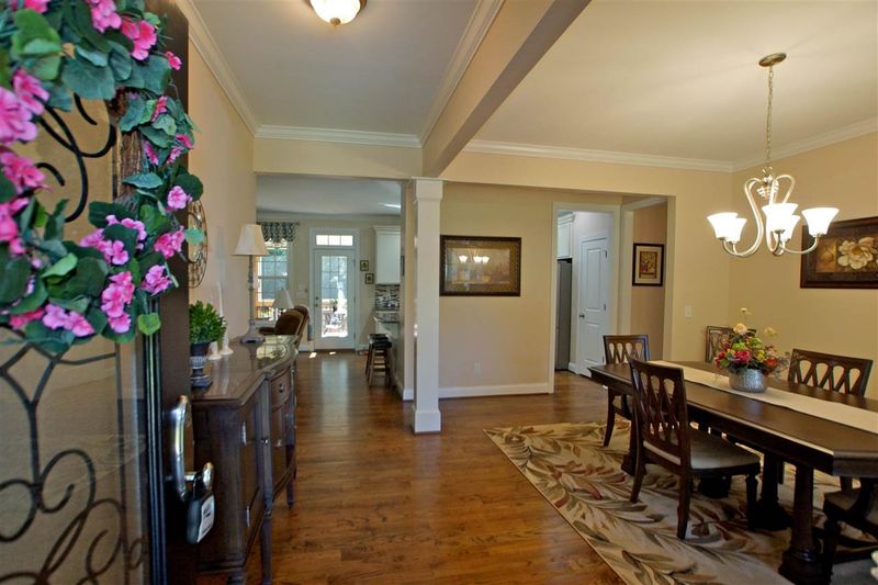 2101 Hunters Run Ln, Zebulon, NC 27597