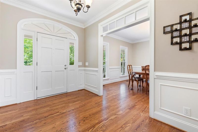2101 Oakton Dr, Raleigh, NC 27606