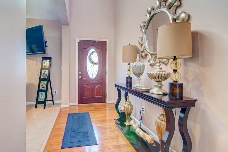 2101 Pear Tree Ln, Durham, NC 27703