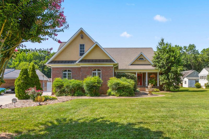 2101 Rendall St, Burlington, NC 27215
