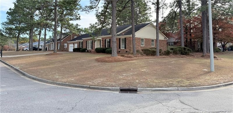 2102 Clinchfield Dr, Fayetteville, NC 28304