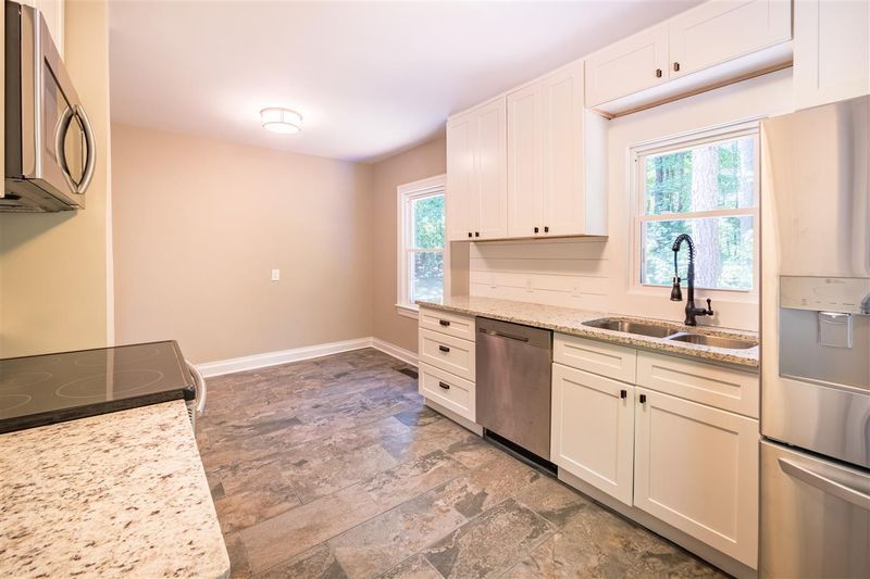2102 Gemena Rd, Chapel Hill, NC 27516