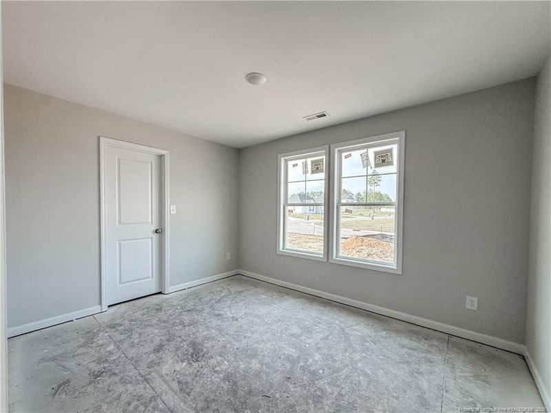 2102 Roadster Pony Ln, Hope Mills, NC 28348