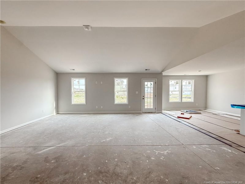 2102 Roadster Pony Ln, Hope Mills, NC 28348