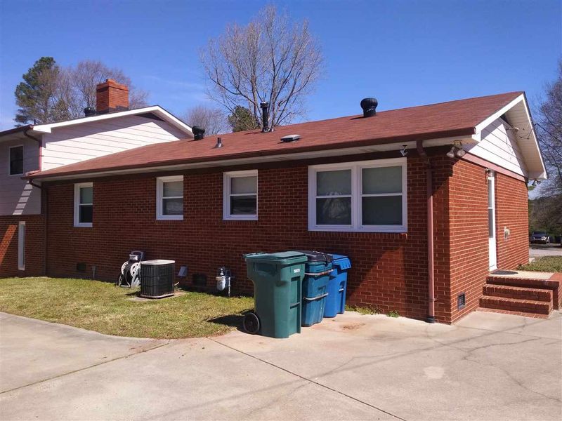 2102 Wintergreen Pl, Durham, NC 27707