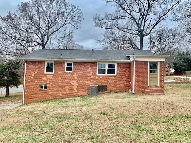 2103 Morningside Dr, Burlington, NC 27217