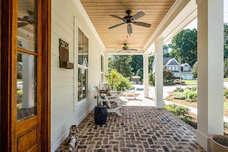 2104 Dunhill Dr, Raleigh, NC 27608