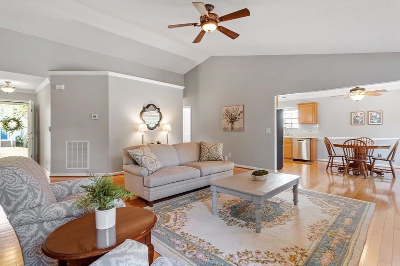 2104 Oak Stream Ln, Apex, NC 27523