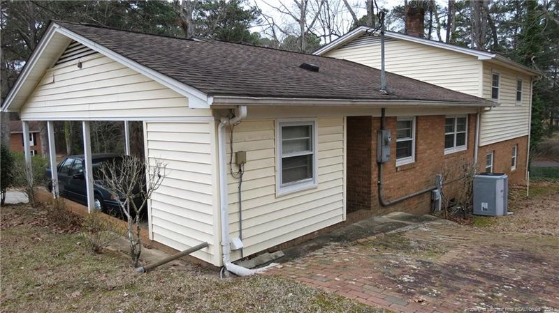 2104 Sutphin Dr, Sanford, NC 27330