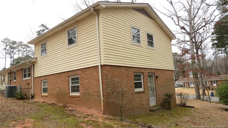 2104 Sutphin Dr, Sanford, NC 27330
