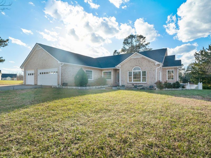 2104 Winslowe Farm Dr, Zebulon, NC 27597