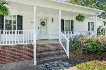 2105 Belford Dr, Sanford, NC 27330