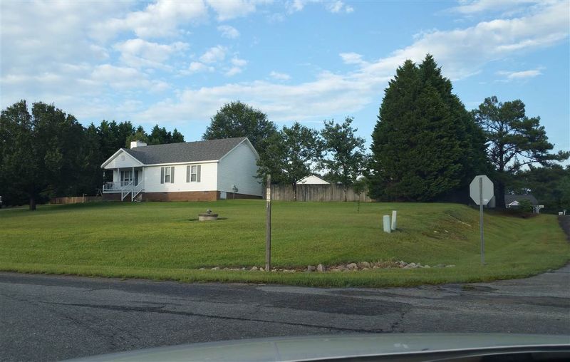 2105 Hunt Club Dr, Clayton, NC 27520