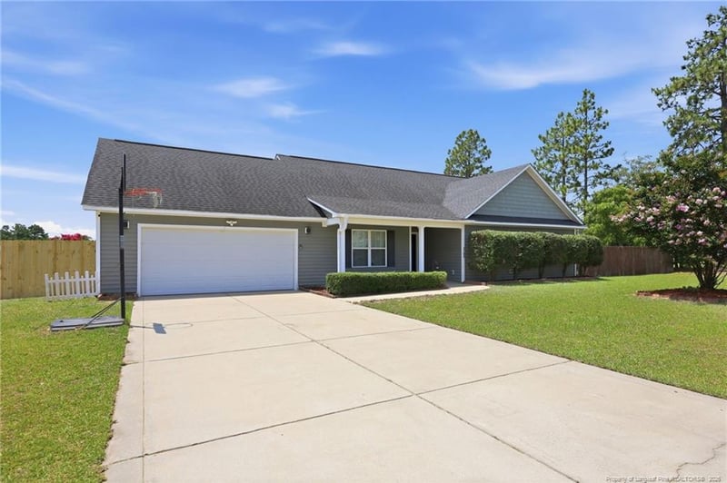 2105 Saint Nicholas Dr, Hope Mills, NC 28348