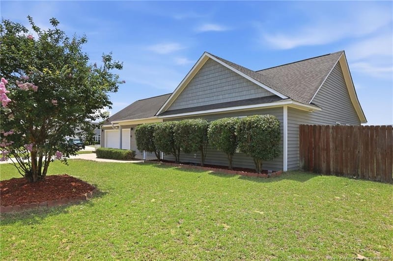 2105 Saint Nicholas Dr, Hope Mills, NC 28348