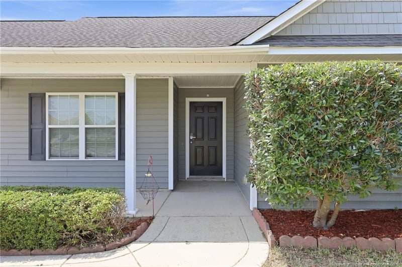 2105 Saint Nicholas Dr, Hope Mills, NC 28348