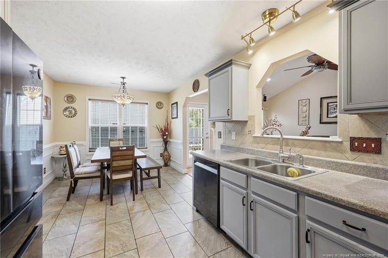 2105 Saint Nicholas Dr, Hope Mills, NC 28348