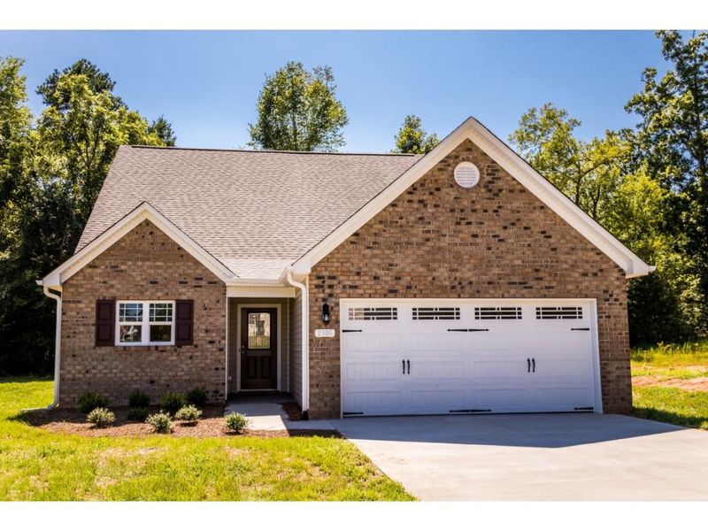 2106 Dresden Dr, Burlington, NC 27217