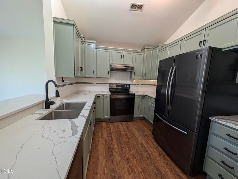 2106 Pathway Dr, Chapel Hill, NC 27516