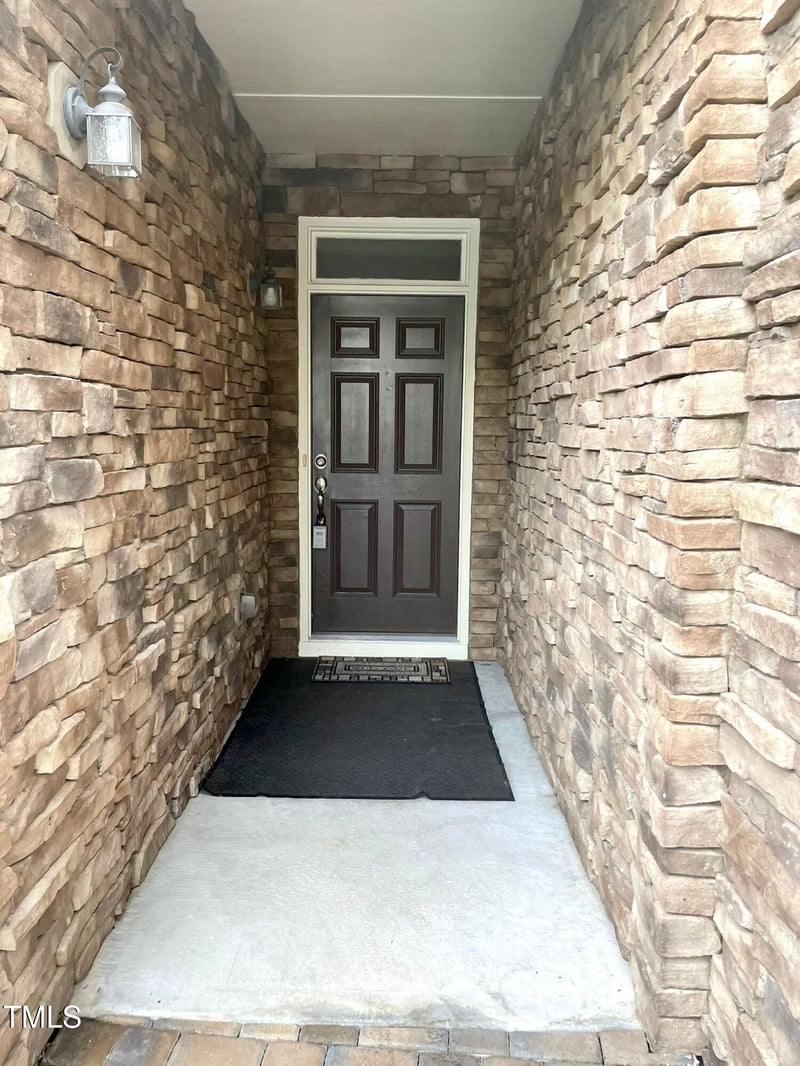 2107 Freeport Dr, Cary, NC 27519