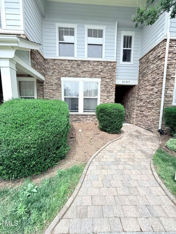 2107 Freeport Dr, Cary, NC 27519